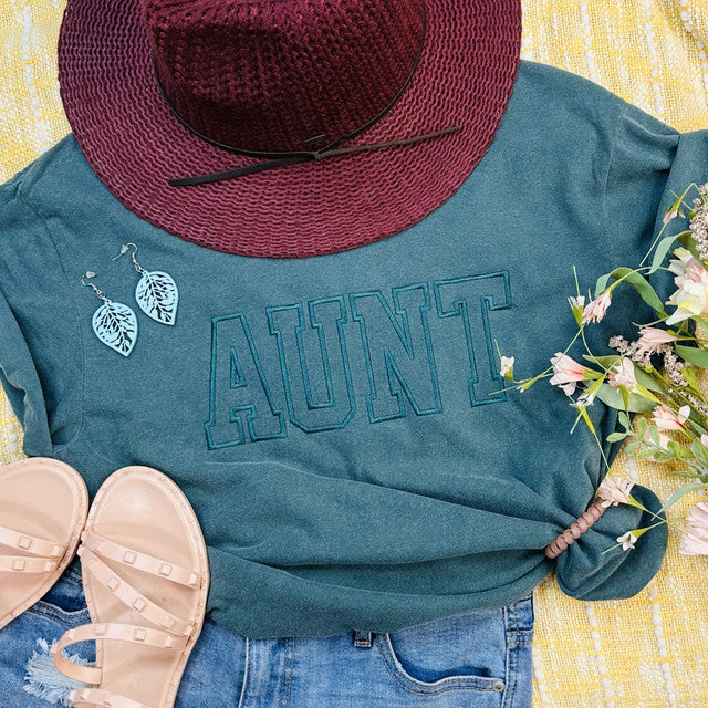 AUNT EMBROIDERED Tshirt